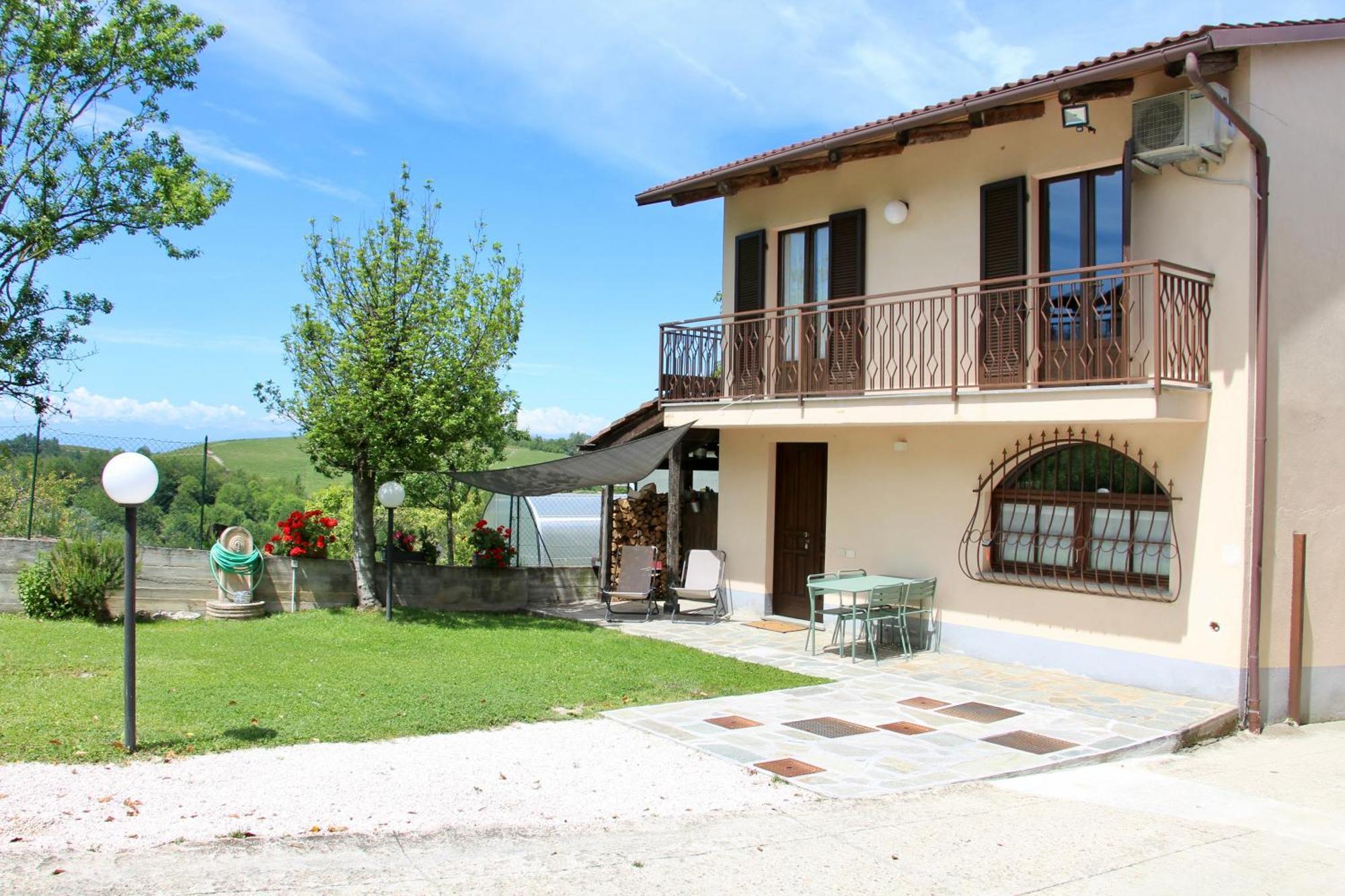 In Casetta Monforte dʼAlba Екстериор снимка